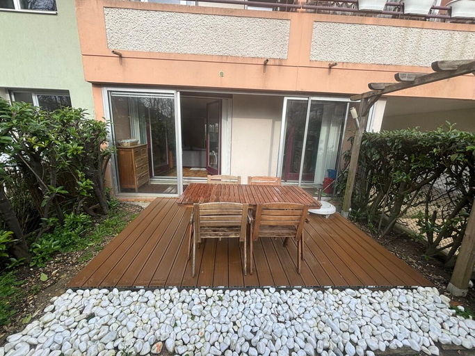 Others 2, F2 avec Terasse, Parking gratuit, Yvelines