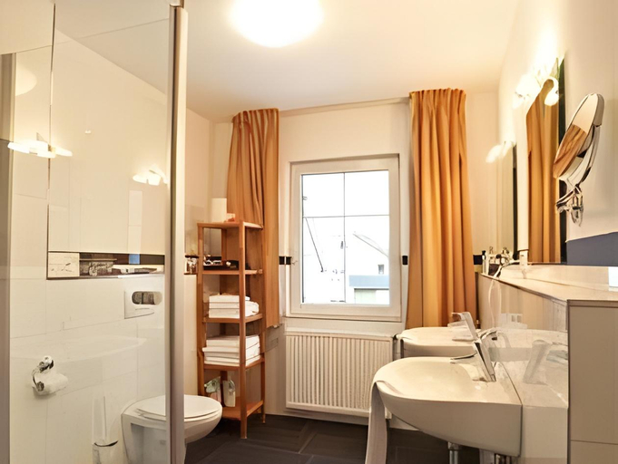 Bathroom 3, Hotel Restaurant Adler, Ostalbkreis