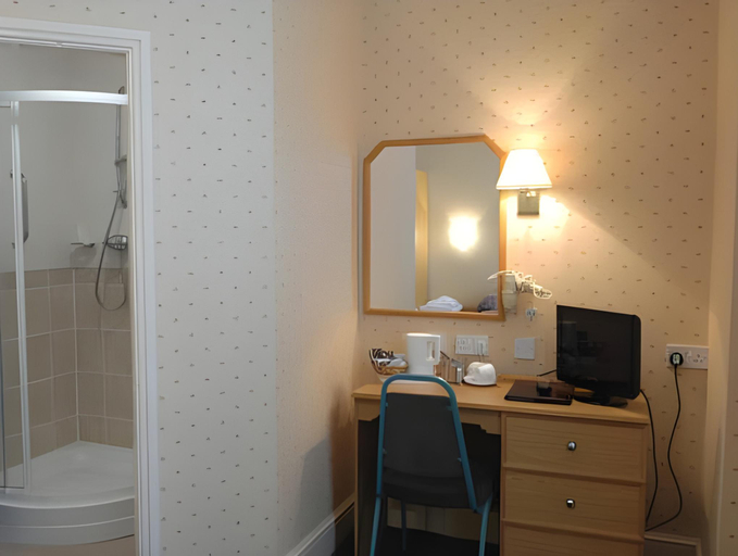 Bathroom 5, Hydro, Conwy