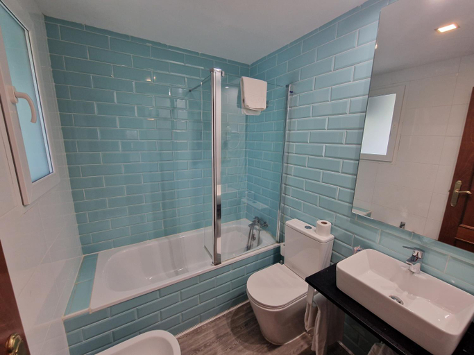 Bathroom 3, Hotel La Duquesa, Granada