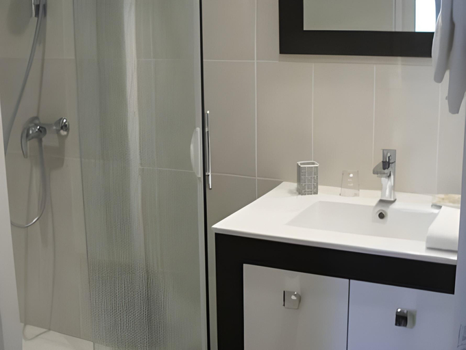 Bathroom 3, Logis Hotel Andreinia & Cabane, Pyrénées-Atlantiques
