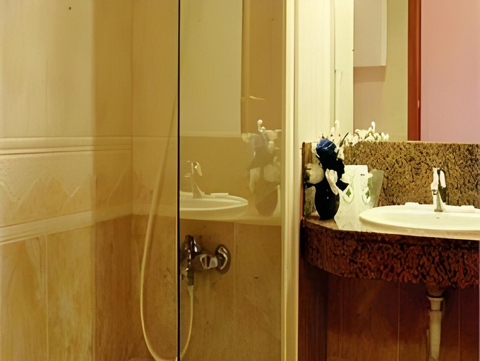 Bathroom 5, Ponient Dorada Palace by PortAventura World, Tarragona