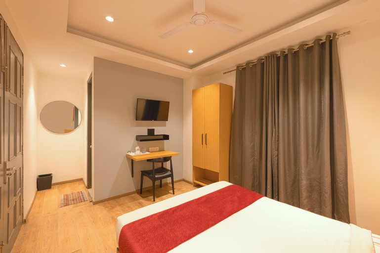 Bedroom 1, Hotel GT at Delhi Airport, West