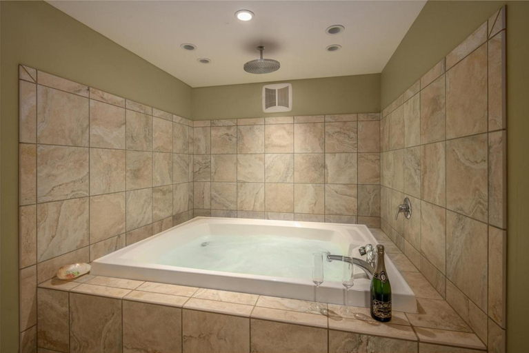 Others 3, Pigeon Creek Inn - Adults Only, Ottawa