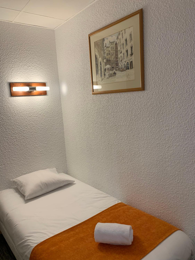 Others 5, Hotel de Bretagne, Rhône