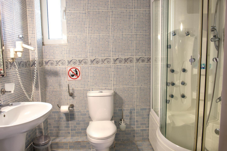 Bathroom, Hotel Eden, Central Macedonia