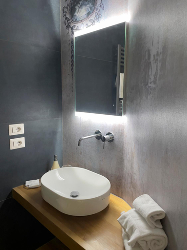 Bathroom 7