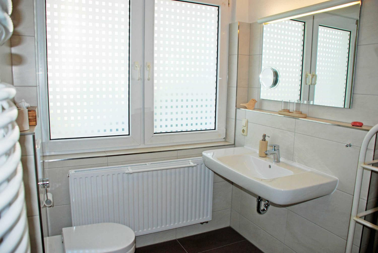 Bathroom, Ferienappartement mit Ostseeblick, Vorpommern-Rügen