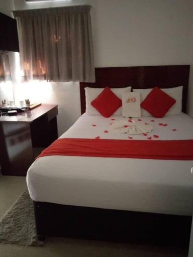 Others 4, Girlie's bed and breakfast, Kweneng North