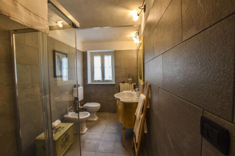 Bathroom 4