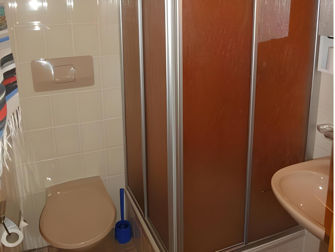 Bathroom 2, Lehmann's Herberge Hostel, Interlaken