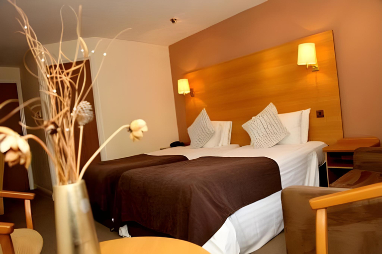 Bedroom 2, Halo Crowwood Hotel Glasgow, North Lanarkshire