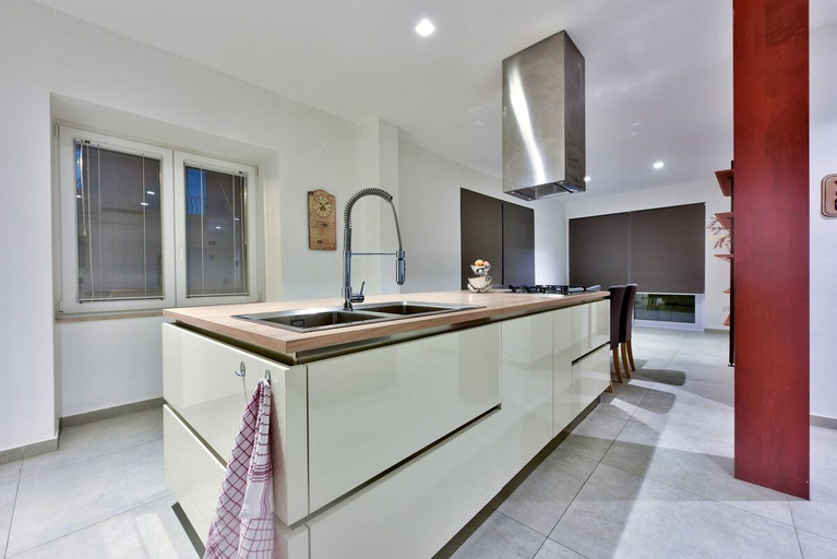 Kitchen 5, Modern 3 BED & 2 BTH APT Sliema