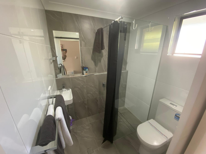 Bathroom 4, Woongarra Motel, Port Macquarie-Hastings - Pt B