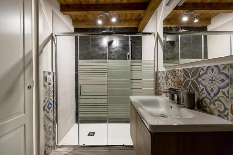 Shower 2, Ortigia Boutique Palace, Syracuse