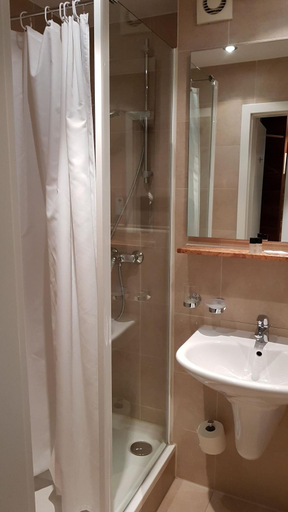 Bathroom 7