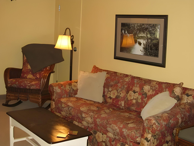 Others 4, The Village Inn of Lakefield, Peterborough
