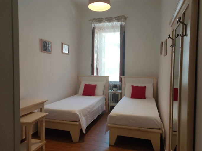 Others 5, Family House, Lecce
