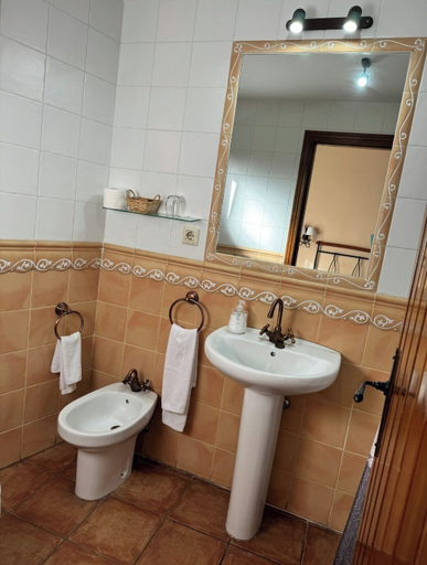 Bathroom, Hotel Rural Cristania, Cáceres