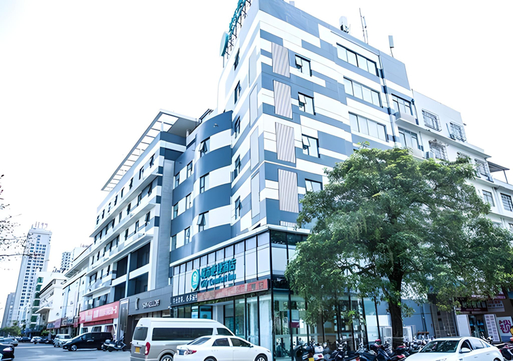 Exterior & Views
