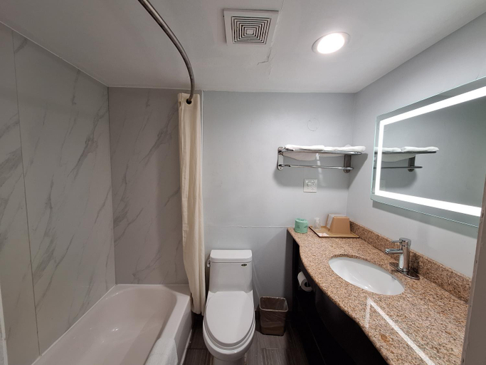 Bathroom 5, Budget Inn Roxboro, Person