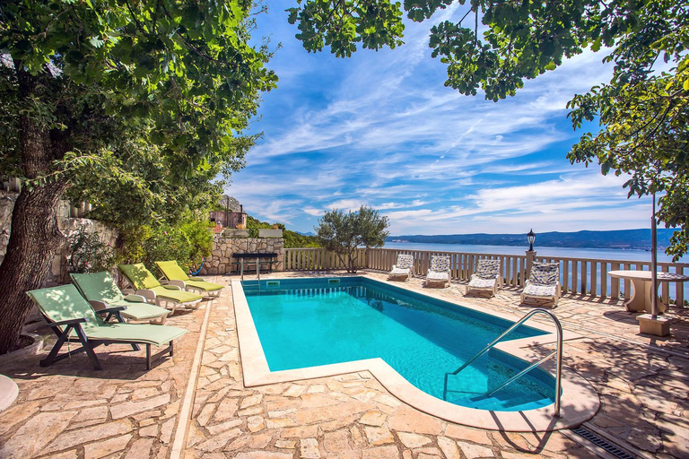Others 2, Old Stone House - Private pool - Jacuzzi - Panoramic View -Full Privacy, Dugi Rat