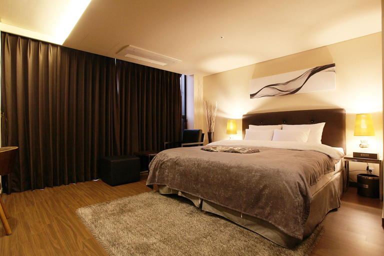 Bedroom 8