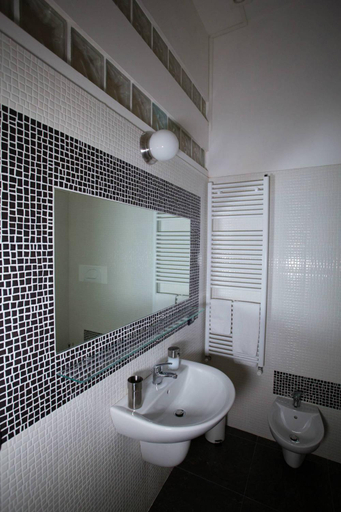Bathroom 2, Casa Retro', Potenza