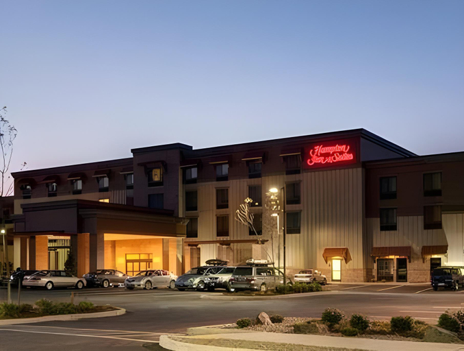 Exterior & Views 2, Hampton Inn and Suites Astoria, Clatsop