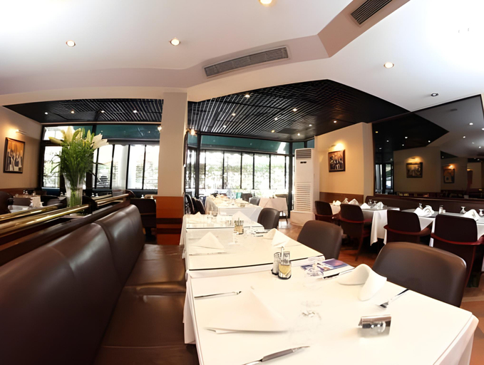 Food & Drinks 2, Cafe de Rome, Dakar