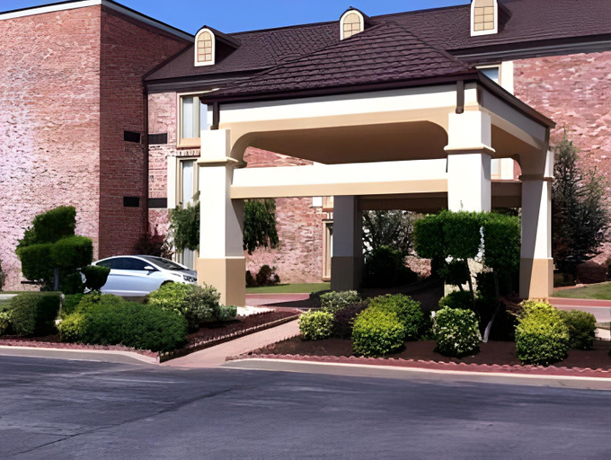 Exterior & Views 1, Governors Suites, Oklahoma
