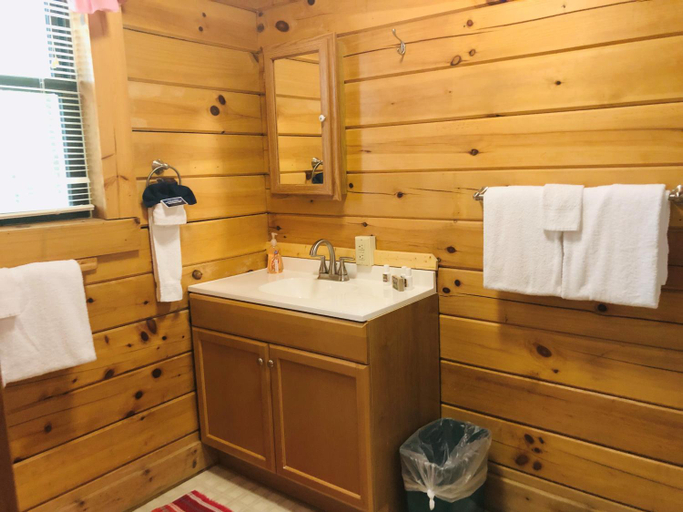 Bathroom 3, Country Road Cabins, Fayette