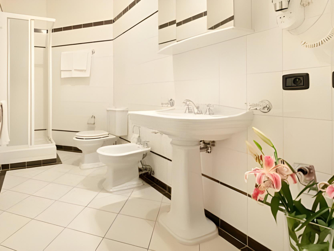 Bathroom 4, Residence La Fenice, Praha 1