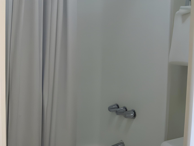 Bathroom 4, Travelodge by Wyndham Winslow, Navajo