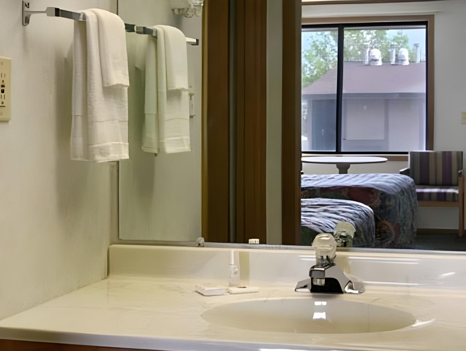 Bathroom 3, Days Inn By Wyndham Liverpool/Syracuse, Onondaga