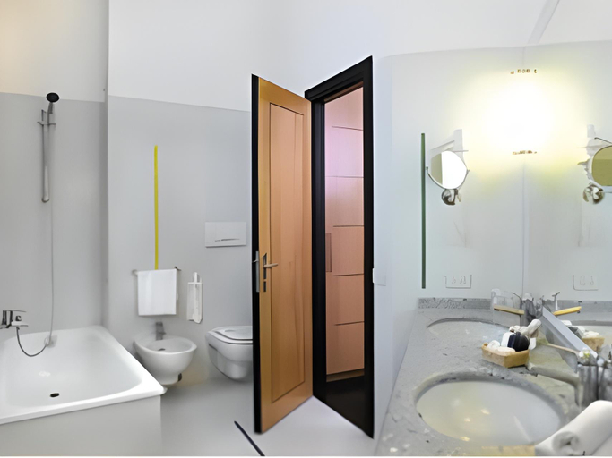 Bathroom 4, Hotel Grand'Italia, Padua