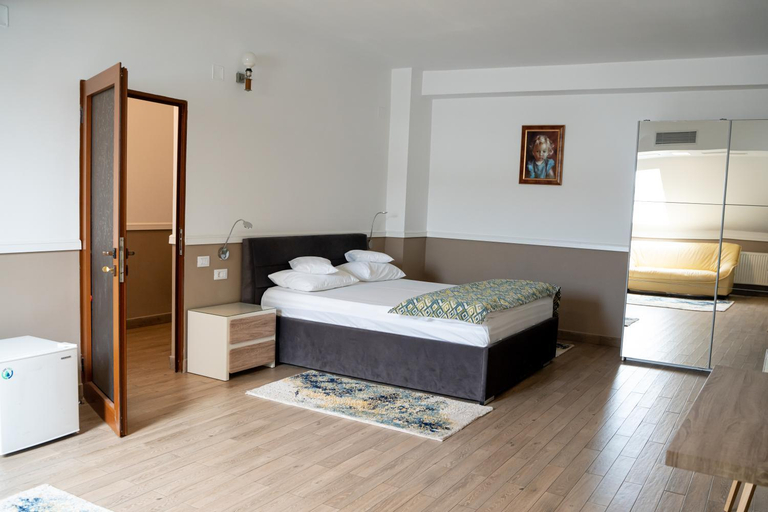 Others 3, Hotel Mariko Inn, Roman