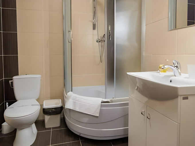 Bathroom 3, Etna Hotel, L'vivs'ka