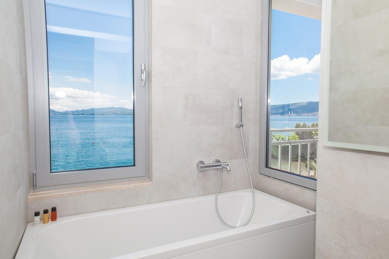 Bathroom 5, Boutique Hotel and Spa Blanc & Bleu - Blanche