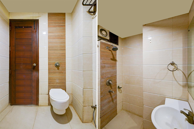 Bathroom 4, Hotel Raj, Delhi