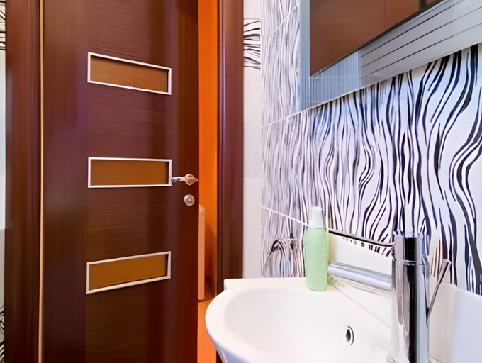 Bathroom 5, Maximum Motel, Novousmanskiy rayon