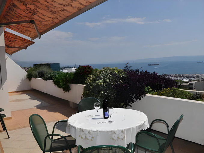 Others 5, Guesthouse F, Split