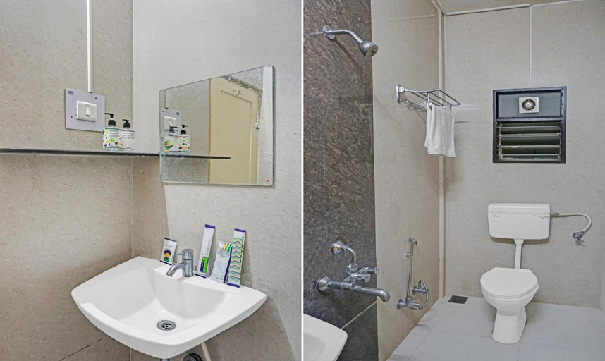 Bathroom 4, Itsy Hotels Ranjeet, Kolhapur
