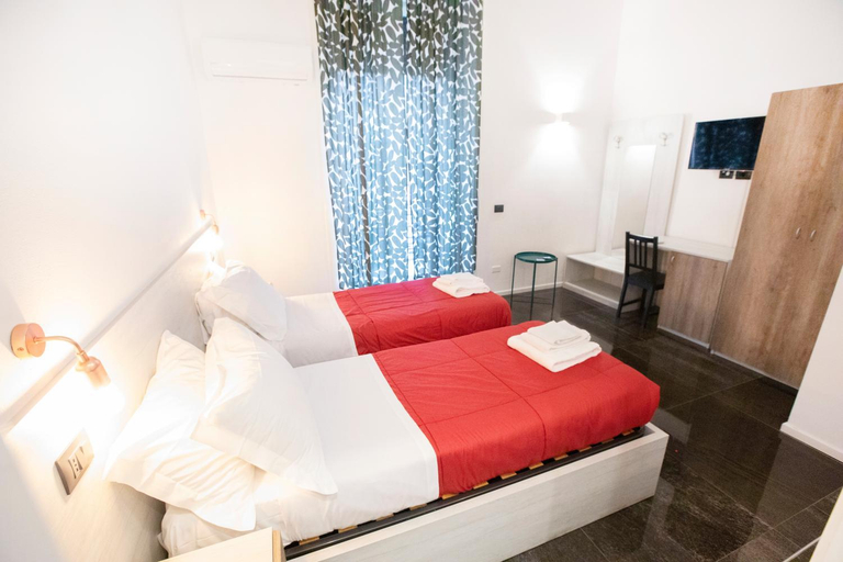 Others 3, Hall inn B&B in Chiostro, Napoli