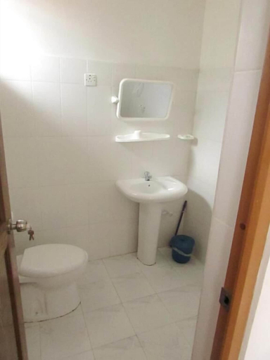 Bathroom 3, Kind & Love Guest House, Hikkaduwa