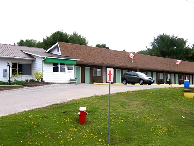Others 4, Cedar Lane Motel, Muskoka