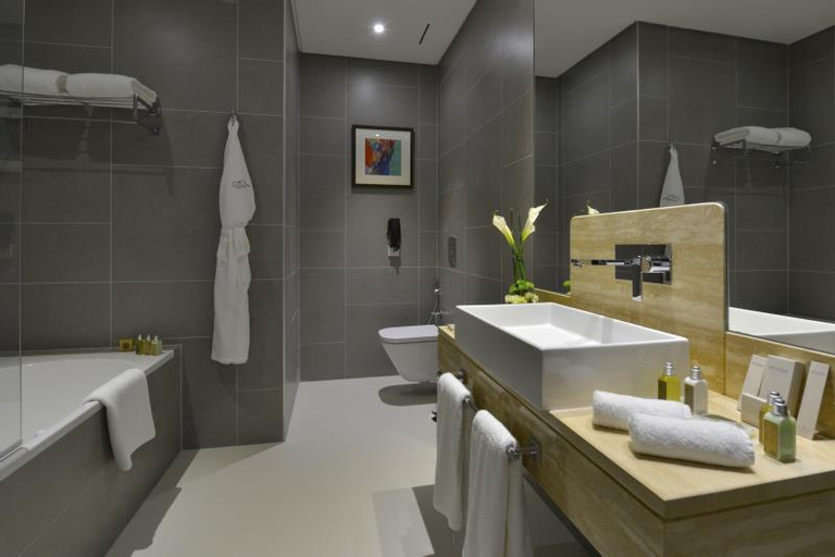 Bathroom 18