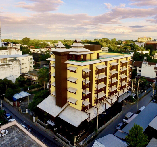 Exterior & Views 30