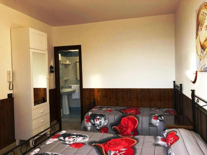 Others 5, Camere Sul Mare, Rome