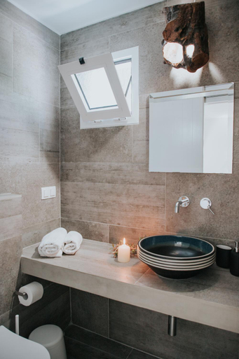 Bathroom 5, Manthos Place 2, South Aegean